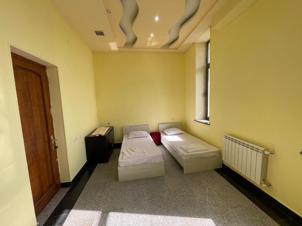 Joy Hotel Apartament Erévan Extérieur photo